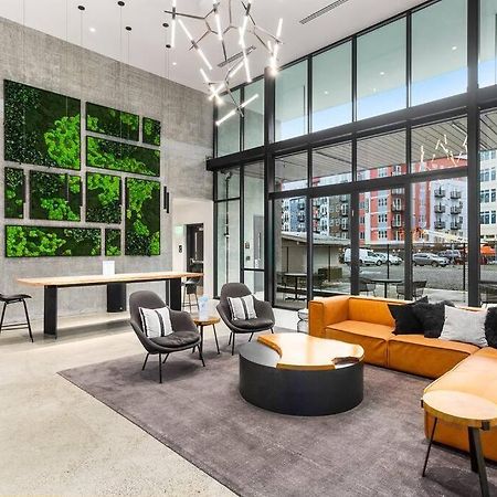Airy And Open Corner Loft - 92 Walkscore Редмънд Екстериор снимка